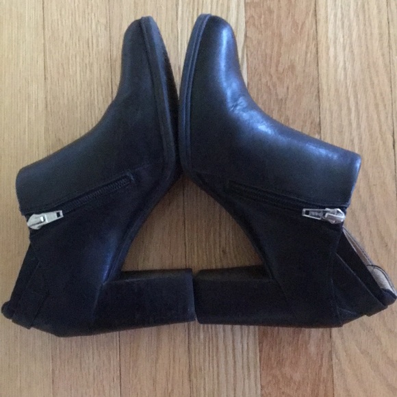 Clarks black booties. Size 7 - Picture 2 of 3